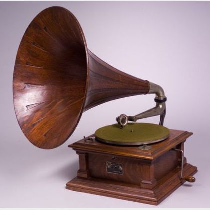 Oak Horn Victor V Phonograph