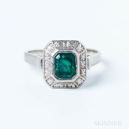 14kt White Gold and Emerald Ring