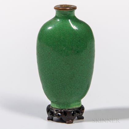 Green-glazed Porcelain Snuff Bottle