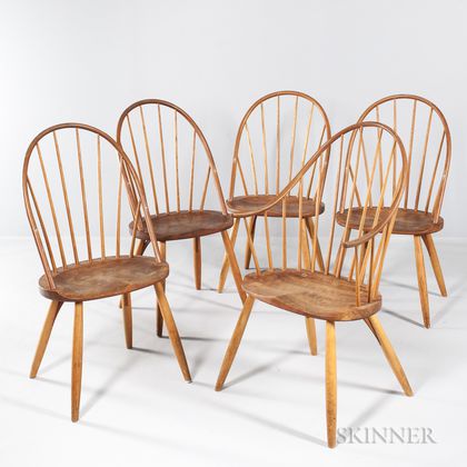 Five Thomas Moser Bow-back Windsor Chairs 