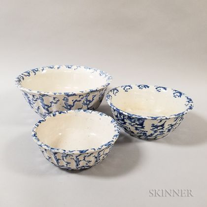 Set of Three Graduated Spongeware Ceramic Bowls
