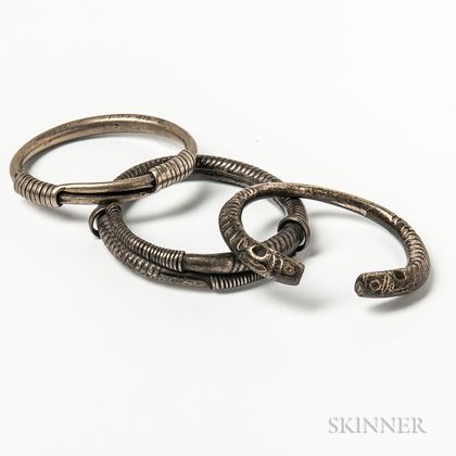 What does a black string bracelet mean? - Quora