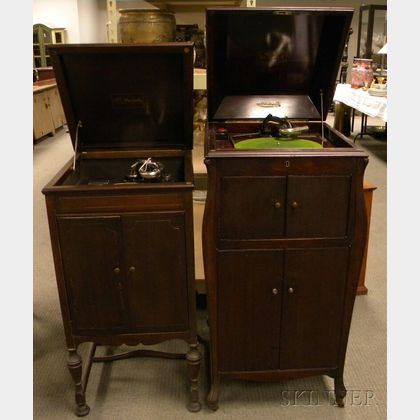 Victor Talking Machine Co. Victrola Consolette Mahogany Veneer Floor Standing Record Player, no. 10364, ht. 36 1/2, wd. 19, dp. 19 3/4 