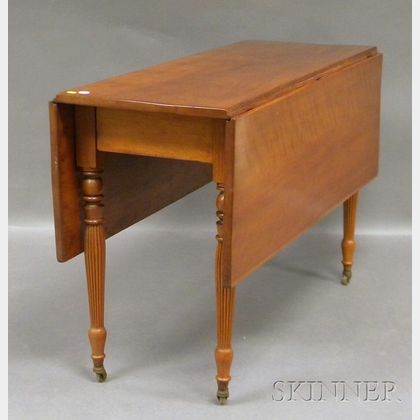 Late Federal Cherry Drop-leaf Table with Turned and Reeded Legs