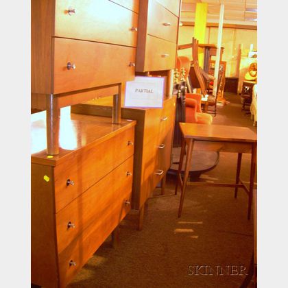 Five Pieces of Paul McCobb Planner Group/Winchendon Furniture Bedroom Furniture and a Pair of Similar Three-Drawer Chests
