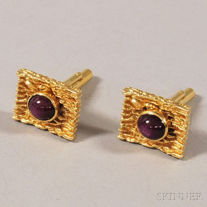 14kt Gold and Cabochon Star Ruby Cuff Links