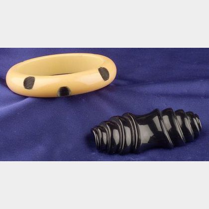 Bakelite Creame and Carved Black Thumbprint Bangle and Carved Licorice Brooch