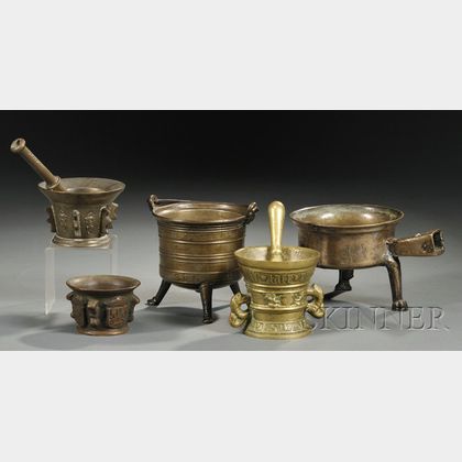 Fifteen Assorted Bronze Vessels