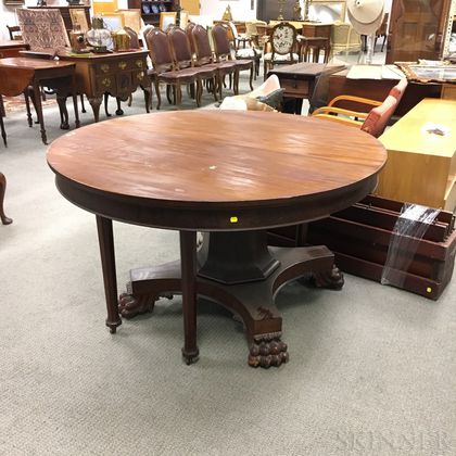 Classical-style Mahogany Veneer Extension Dining Table