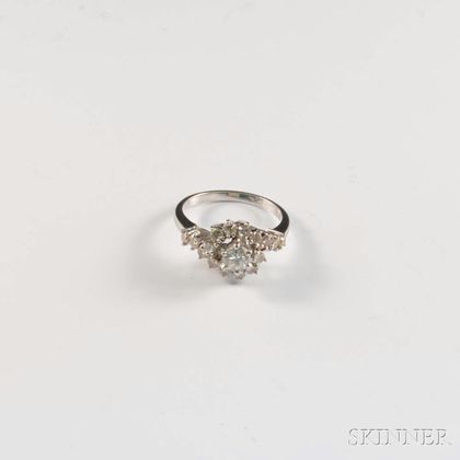 18kt White Gold and Diamond Cluster Ring