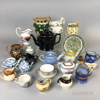Twenty-eight English Ceramic Tableware Items. Estimate $20-200