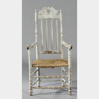 White-painted Crown Great Chair