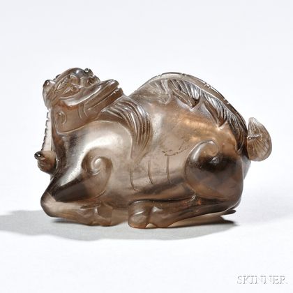 Reclined Qilin -shaped Agate Snuff Bottle