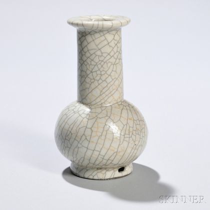 Small Crackle-glazed Ge-type Vase
