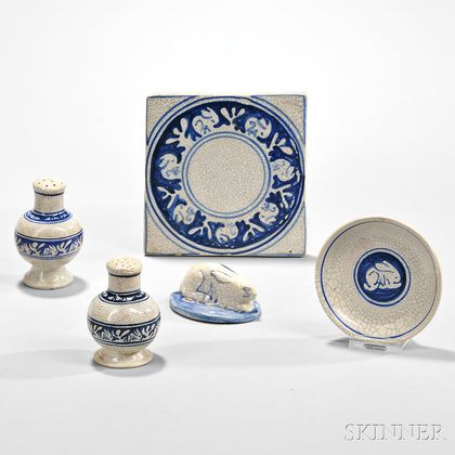 Five Dedham Pottery Rabbit Pattern Tableware Items 
