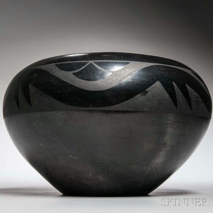 Maria Black-on-black Pottery Vase