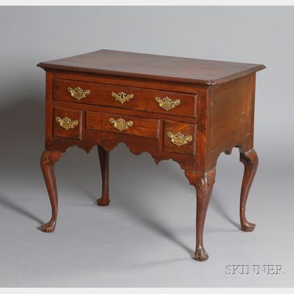 Queen Anne Walnut Carved Dressing Table