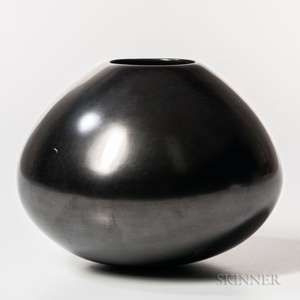 Contemporary Casas Grandes Polished Black Pottery Vessel
