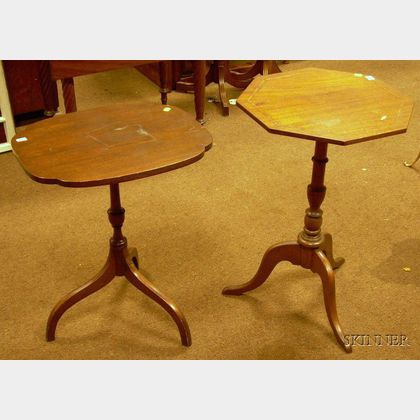 Two Federal-style Mahogany Tilt-top Candlestands