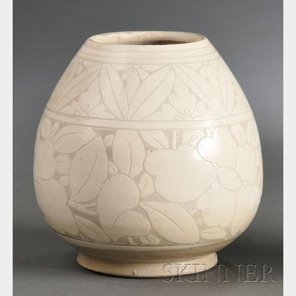 Cizhou Sgraffito Vase
