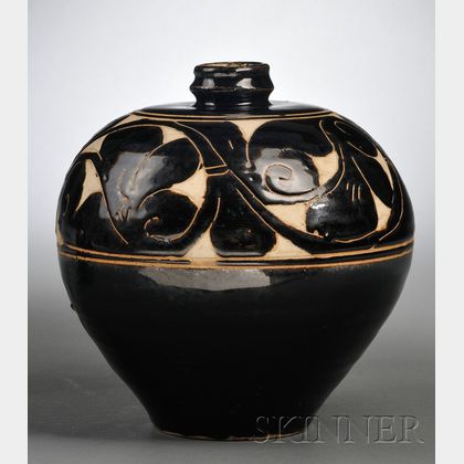 Cizhou Sgraffito Vase