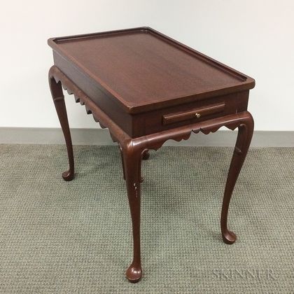 Owen Suter for Colonial Williamsburg Queen Anne-style Mahogany Tea Table
