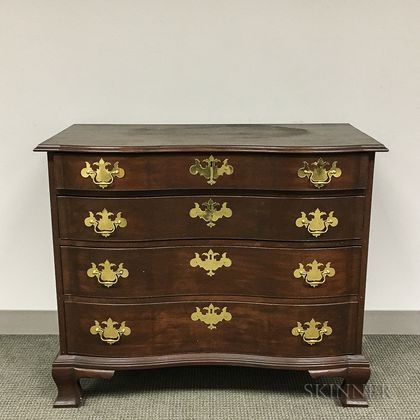 Chippendale-style Mahogany Serpentine-front Chest of Drawers