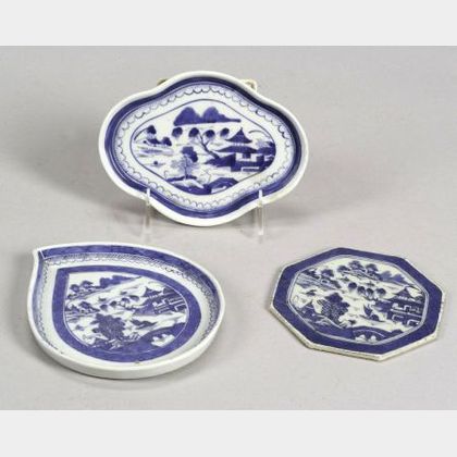 Two Shaped Canton Porcelain Dishes and a Trivet