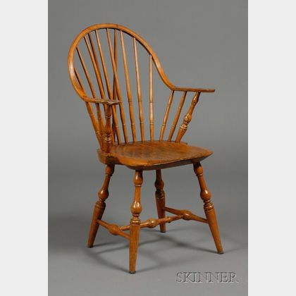 Brace-back Continuous-Arm Windsor Chair with Incised Tail Piece