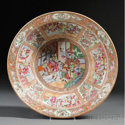 Large Chinese Export Porcelain Mandarin-decorated Wash Basin