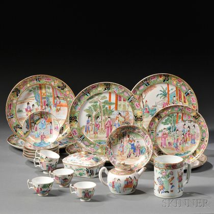 Twenty-nine Chinese Export Porcelain Table Items