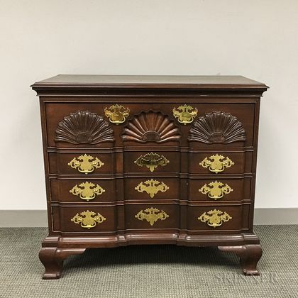 Chippendale-style Shell-carved Mahogany Chest of Drawers