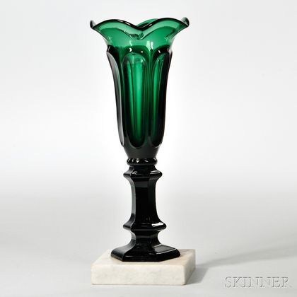 Deep Emerald-green Pressed Loop Pattern Vase