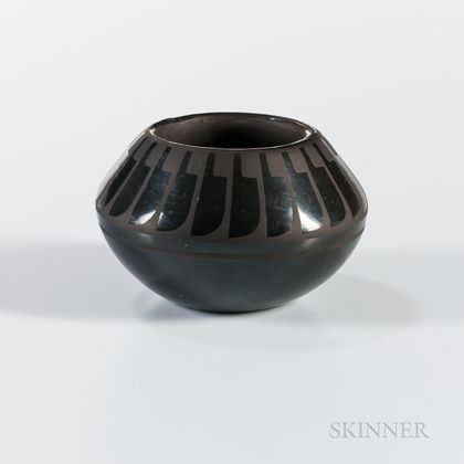 Contemporary San Ildefonso Blackware Pot