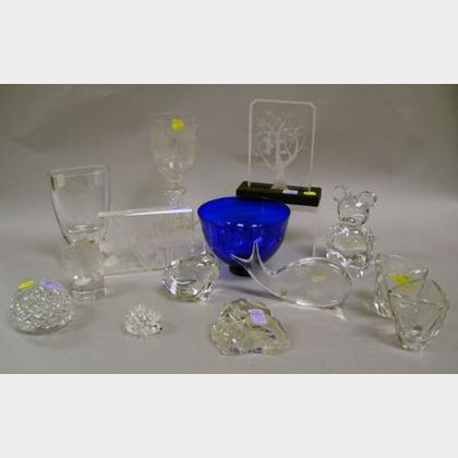 Twelve Assorted Art Glass Table Items and Figurines