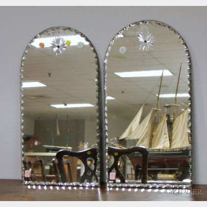 Pair of Venetian-style Arched-top Cut-edge Glass Mirrors
