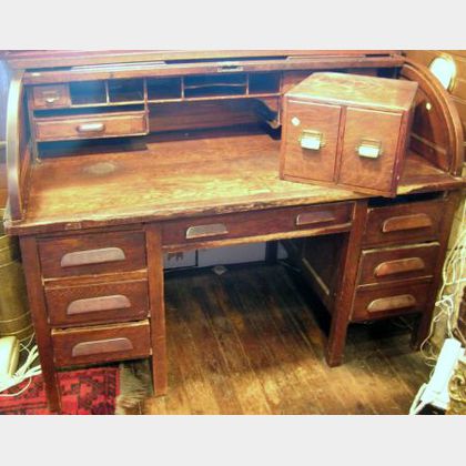 Early 20th Century American Oak Roll-top Double-Pedestal Desk