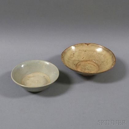 Plain White-glazed Dish and Ding Bowl