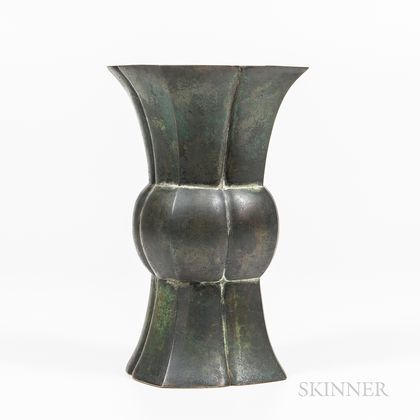Bronze Gu -form Vase