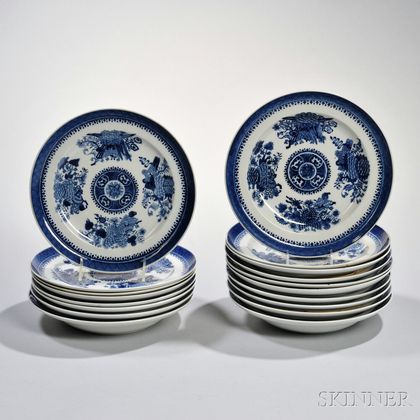 Eighteen Fitzhugh Porcelain Dinner Plates