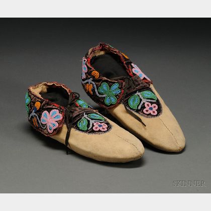 Western Great Lakes Beaded Hide Moccasins