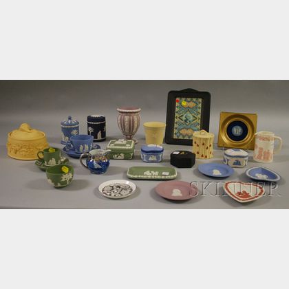 Twenty-five Modern Wedgwood Ceramic Items.