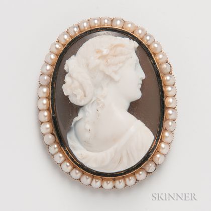 Victorian Gold- and Pearl-mounted Cameo Brooch