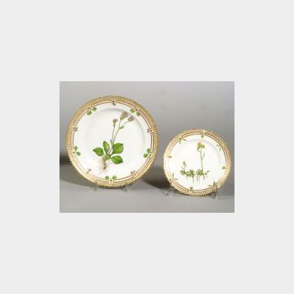 Nineteen Small Royal Copenhagen Porcelain &#34;Flora Danica&#34; Plates