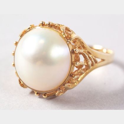 18kt Gold and Pearl Ring. 