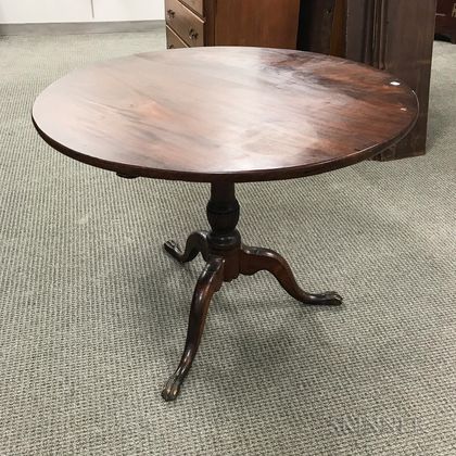 Chippendale Carved Mahogany Birdcage Tilt-top Tea Table