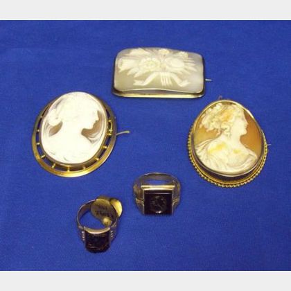 Three 9kt and 10kt Gold Framed Shell Carved Cameo Brooches