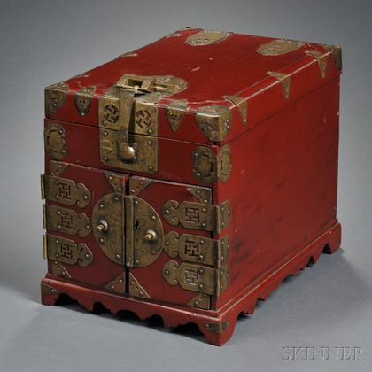 Red Lacquered Wood Cosmetic Chest