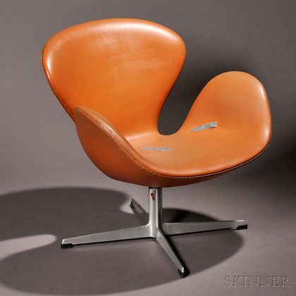 Arne Jacobsen (1902-1971) Swan Chair 