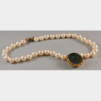 Double-strand Cultured Pearl Bracelet with 14kt Gold and Green Hardstone Clasp